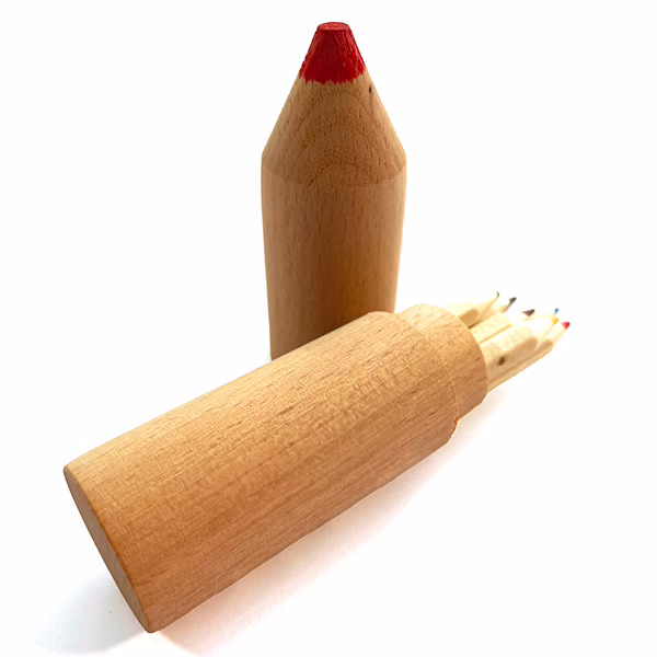 Abbildung einer runden Holzdose mit Holzstiften